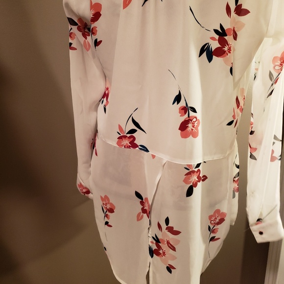 CANDIES BUTTON DOWN FLORAL BLOUSE - Picture 2 of 3